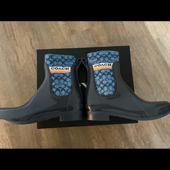 NIB Coach Rivington Rain Bootie, size 6 - Picture 5 of 9